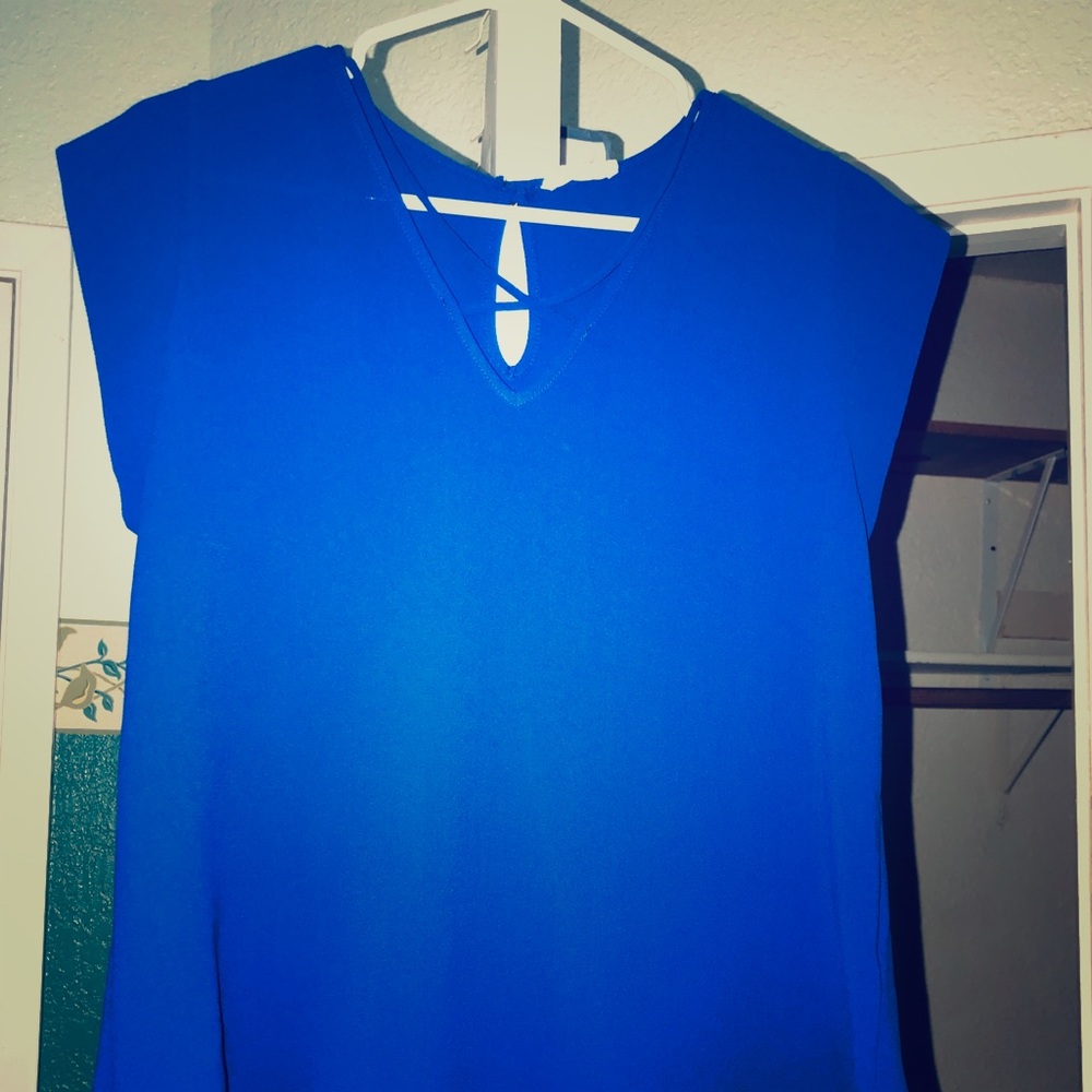 Short sleeve blouse with criss cross in front